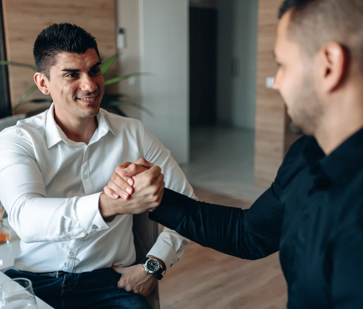 Friends settling up with the money you owe tracker app